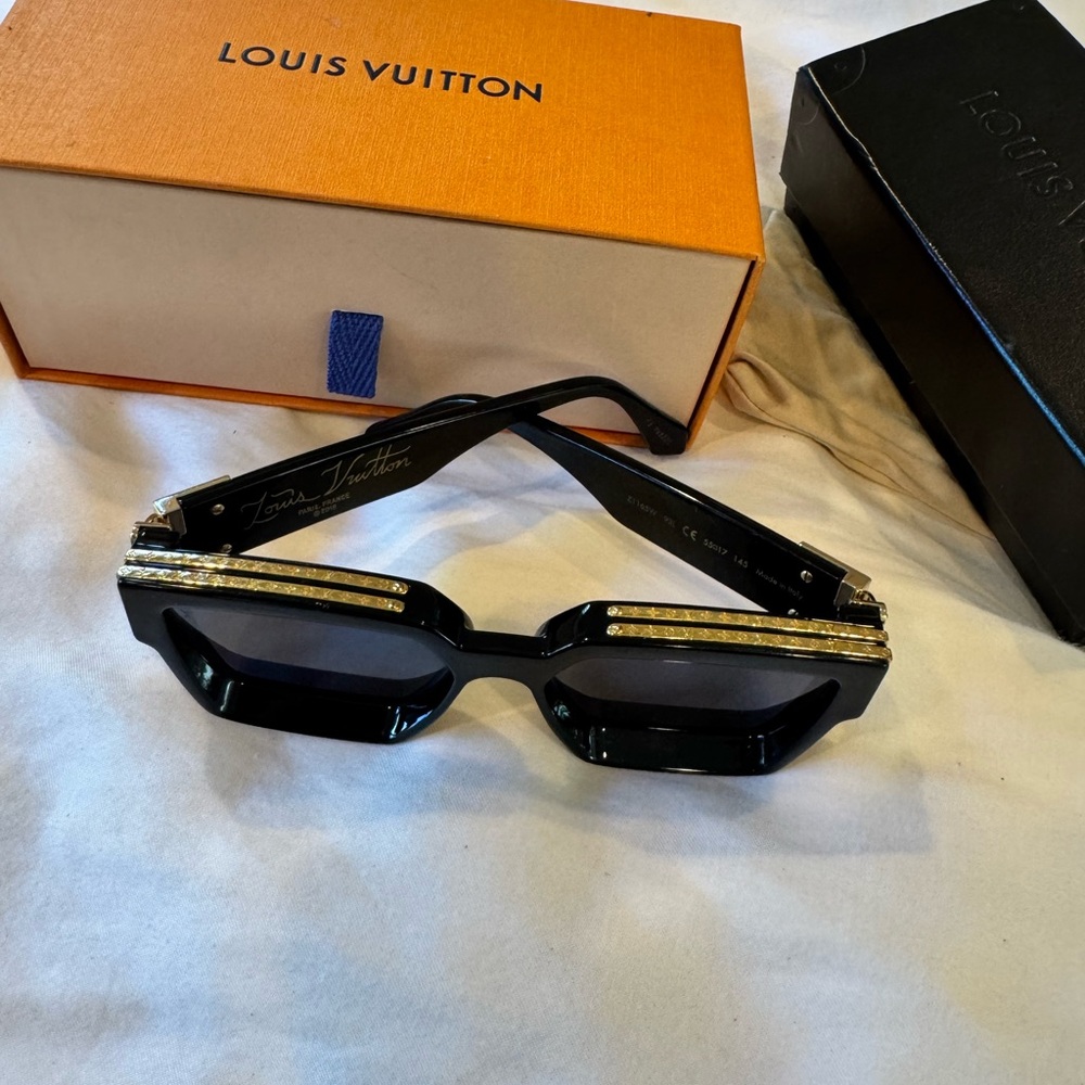 Authentic LOUIS VUITTON Acetate 1.1 Millionaires Sunglasses Z1165E